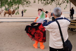 Mingsha Shan, Gansu, Cina: l'amore non ha età